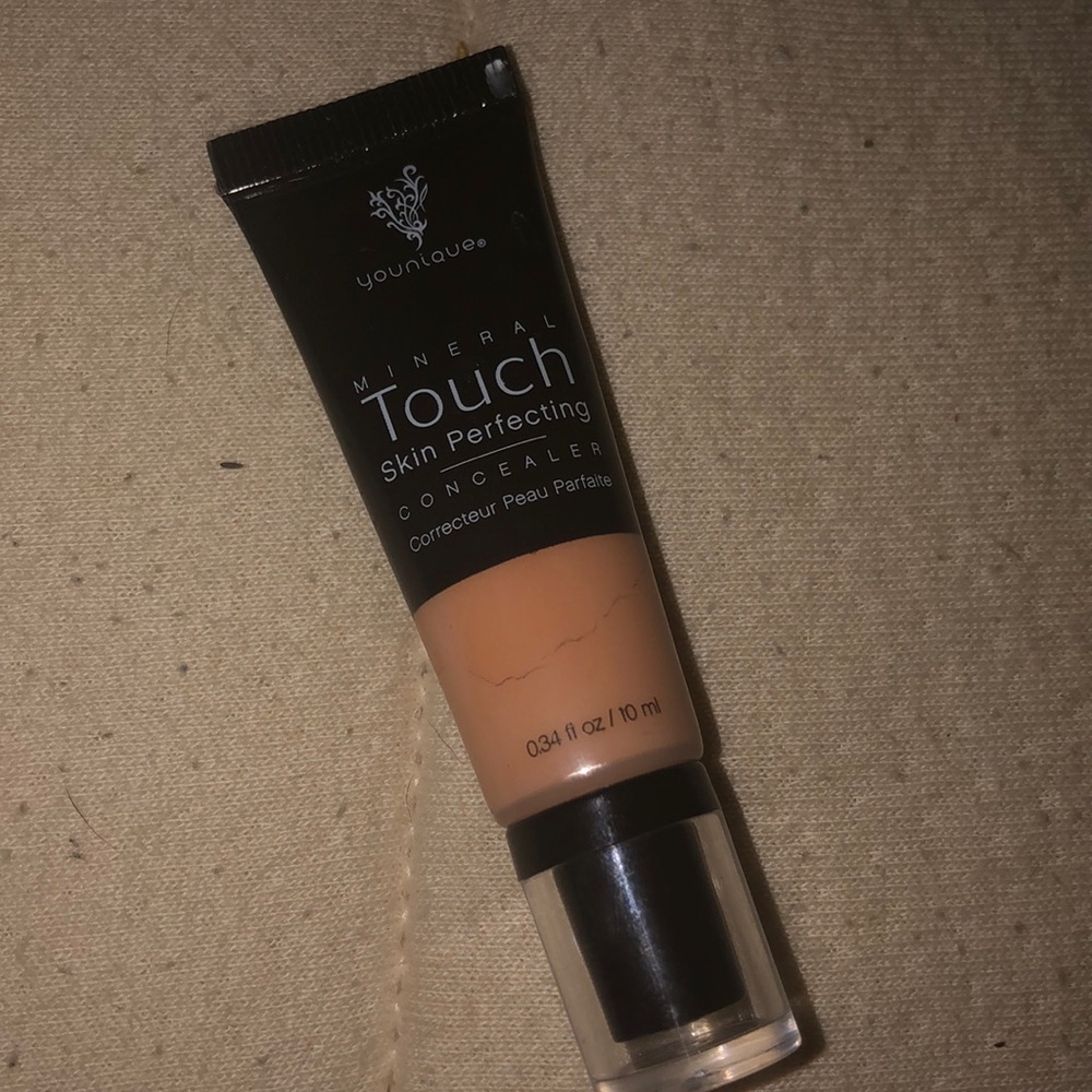 Younique liquid concealer